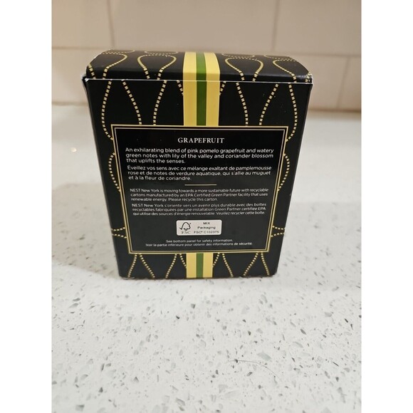 NEST New York Fragrances Grapefruit Scented Candle 8.1 oz New In Box Great Gift! - Picture 2 of 5
